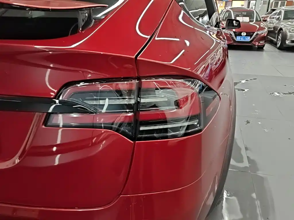 Tesla Model X — миниатюра 8