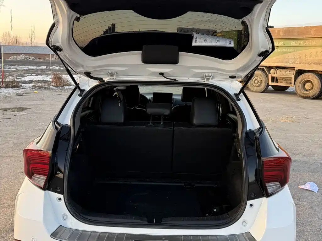 TOYOTA YARIS L ZHIXUAN