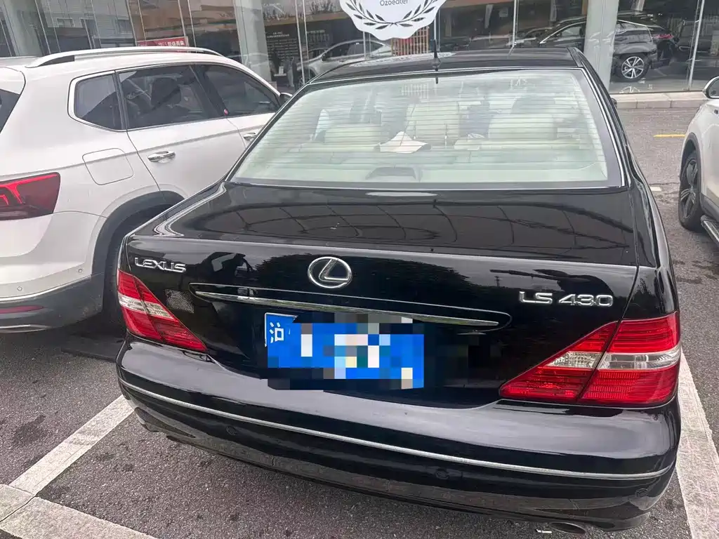 Lexus LS — миниатюра 5