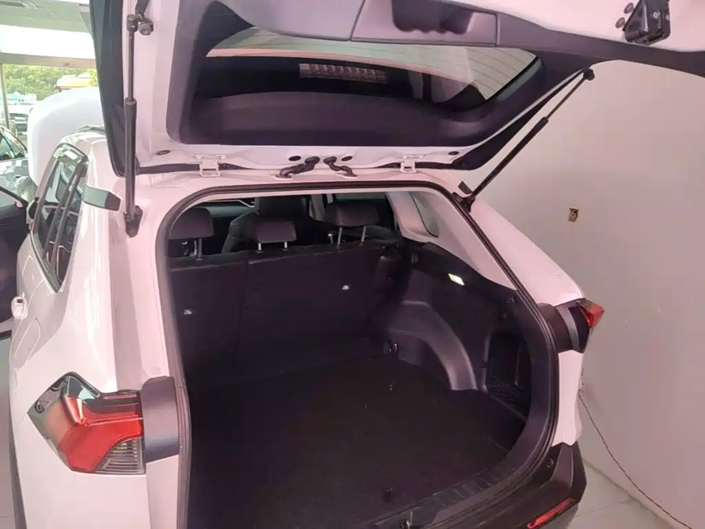 Toyota RAV4 — миниатюра 19