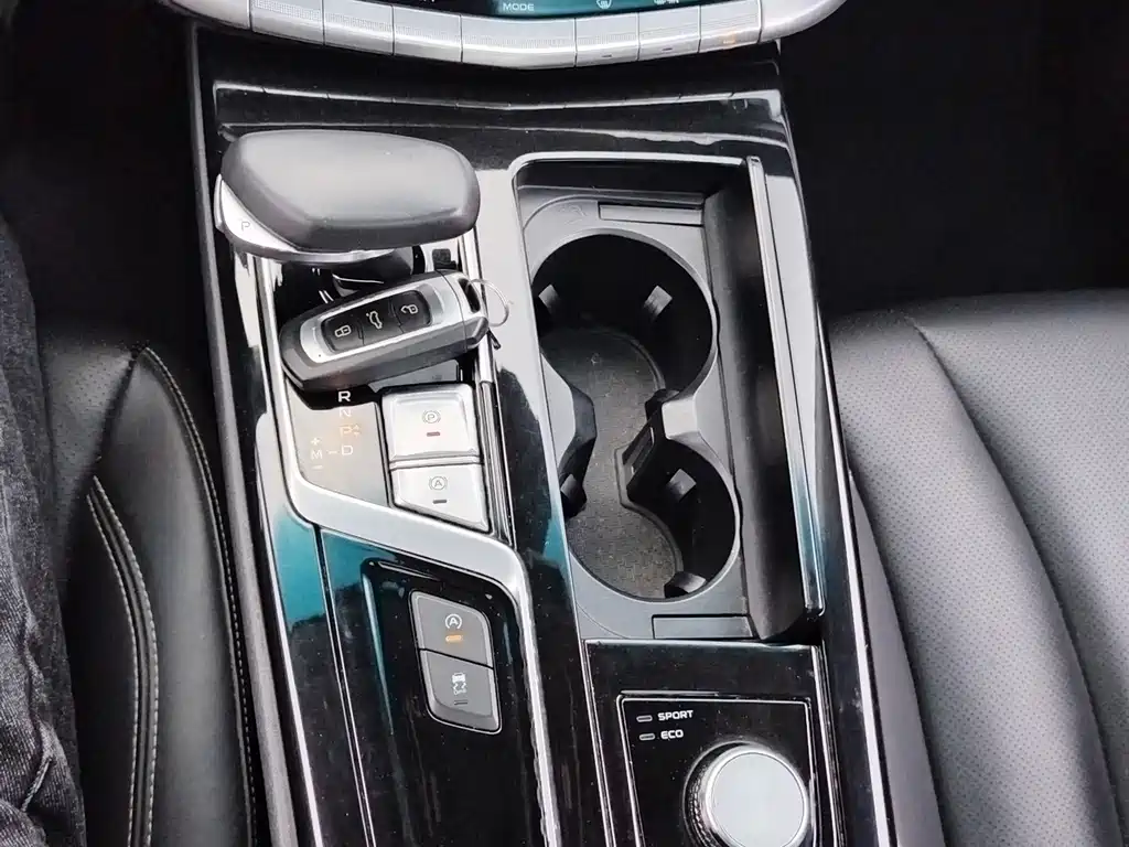 Hongqi Hongqi H5 — миниатюра 8