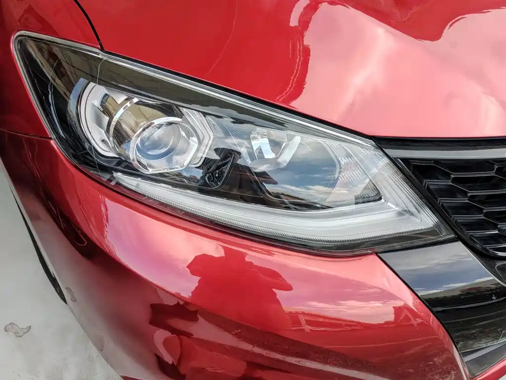 Nissan Tiida — миниатюра 12
