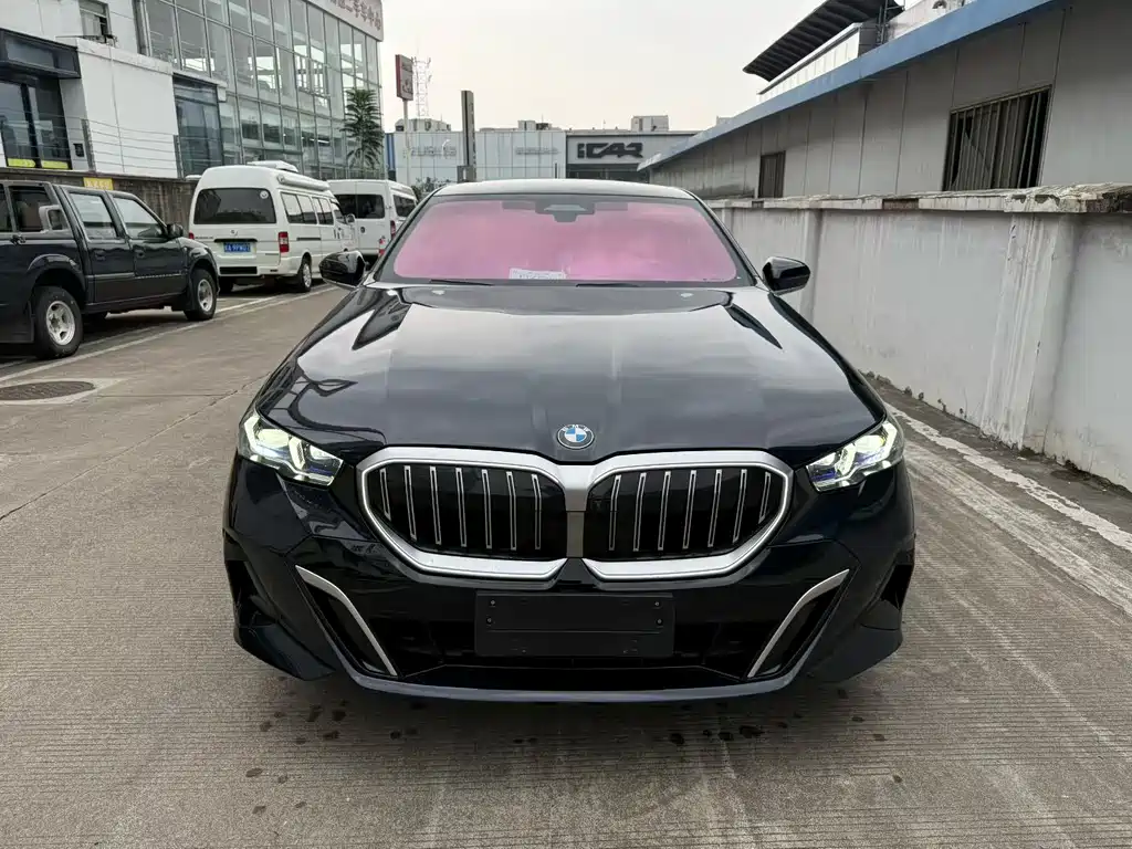 BMW 5 Series — миниатюра 2