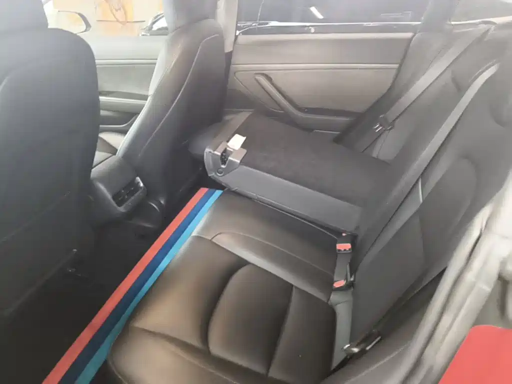 Tesla Model 3 — миниатюра 17