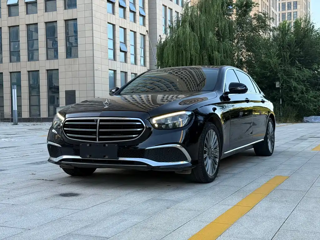 Mercedes-Benz E-Class — миниатюра 3