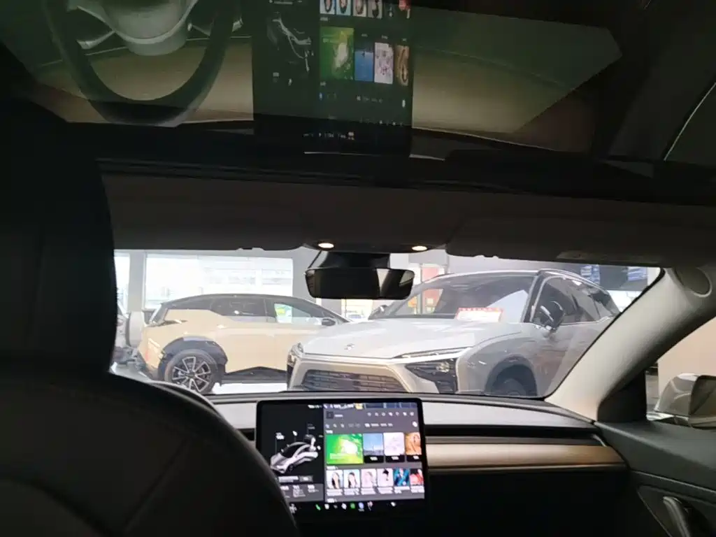 Tesla Model 3 — миниатюра 18