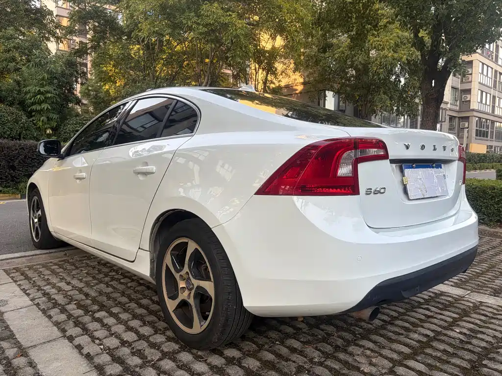 Volvo S60 (Import) — миниатюра 5