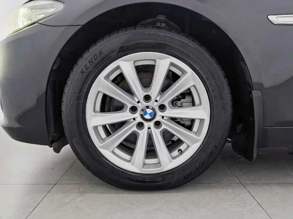 BMW 5 Series — миниатюра 17