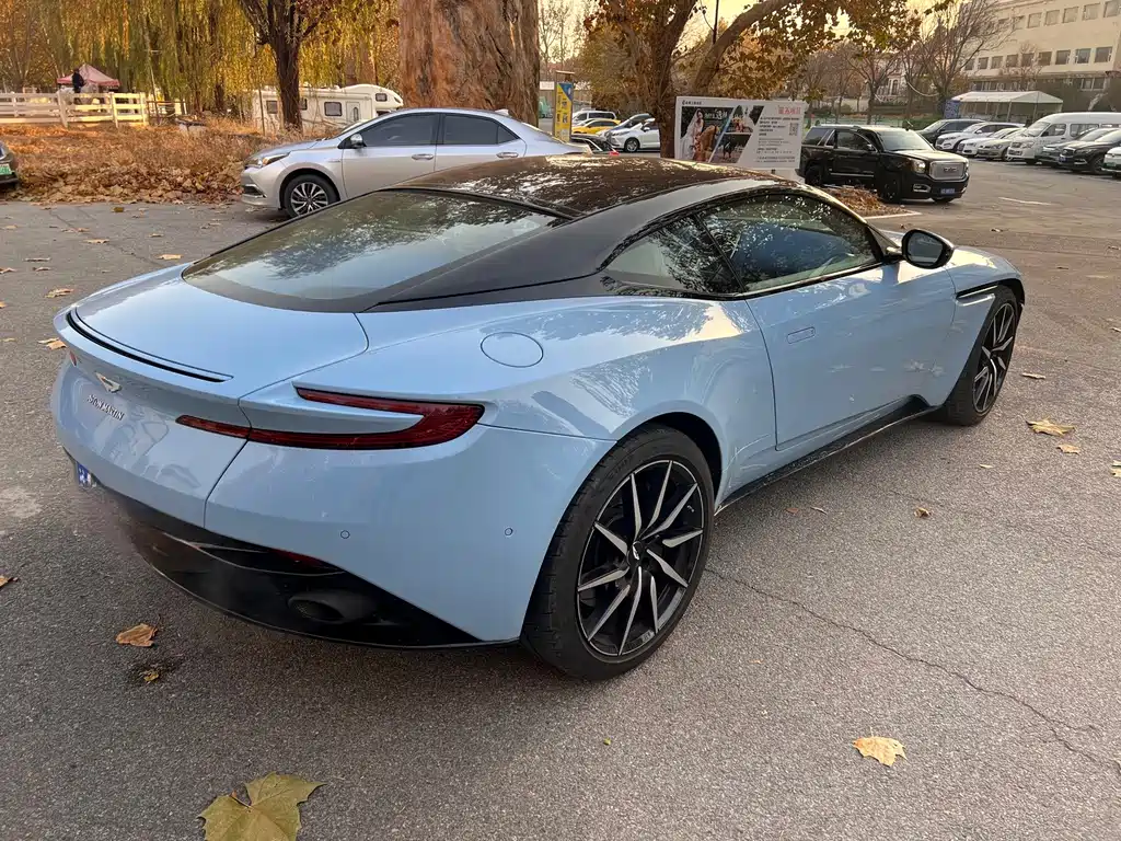 Aston Martin DB11 4.0T V8, фото 2