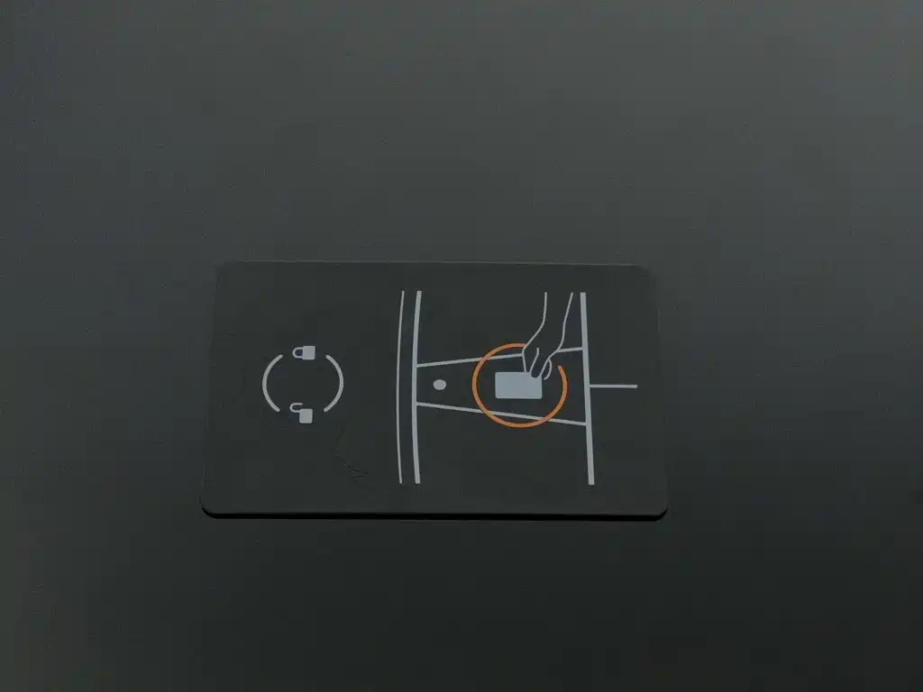 Tesla Model 3 — миниатюра 19