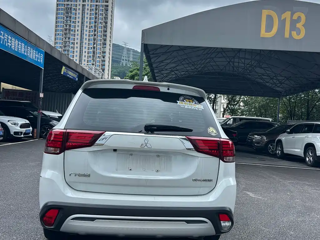 Mitsubishi Outlander 2020 2.0L Enjoy 5 мест