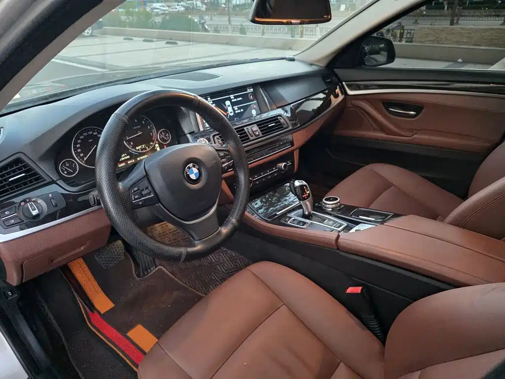 BMW 5 Series — миниатюра 12