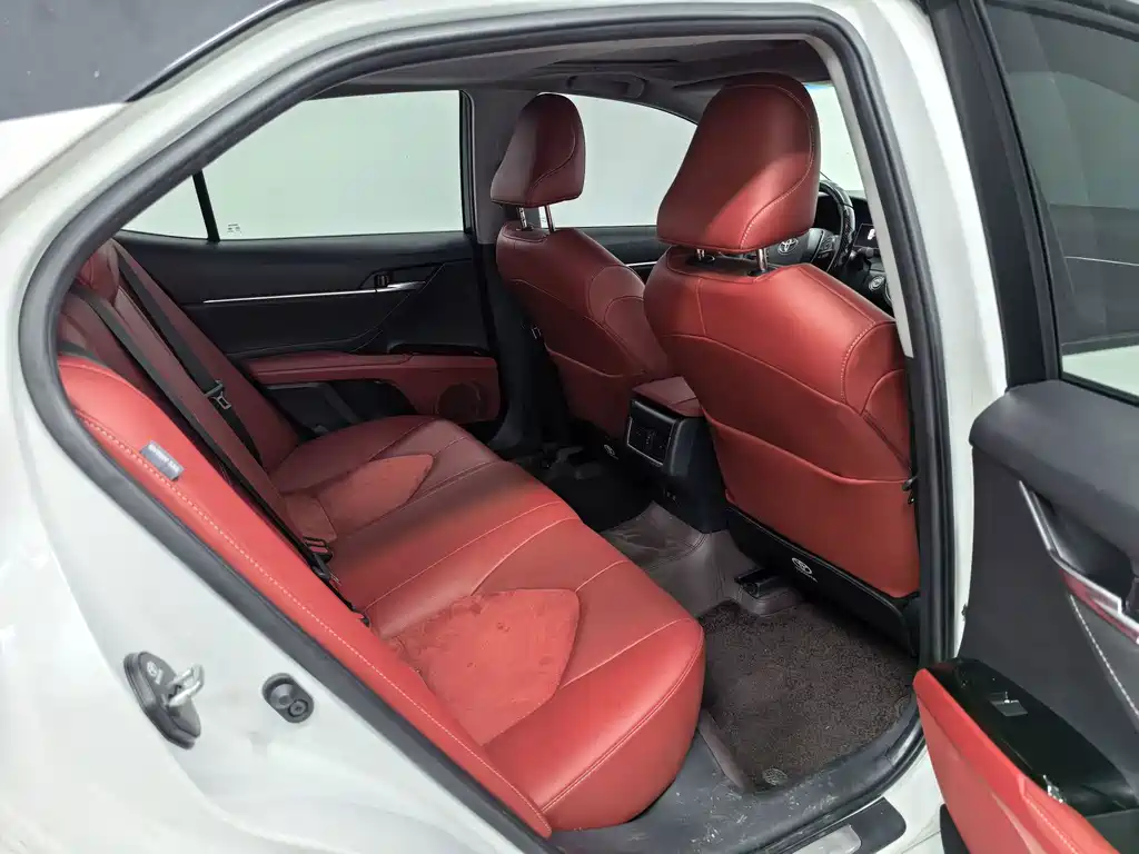 Toyota Camry — миниатюра 11