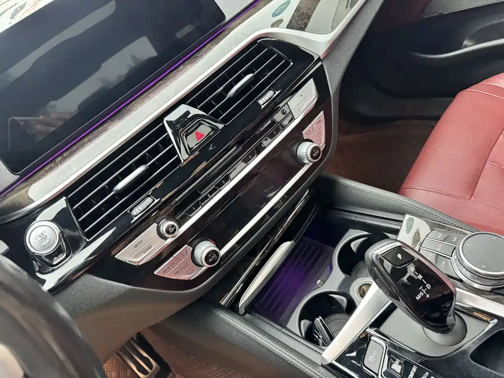 BMW 5 Series — миниатюра 10