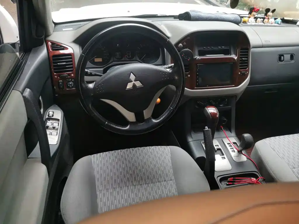 Mitsubishi Pajero — миниатюра 3