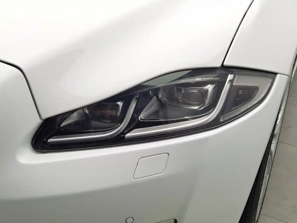Jaguar XJ — миниатюра 7