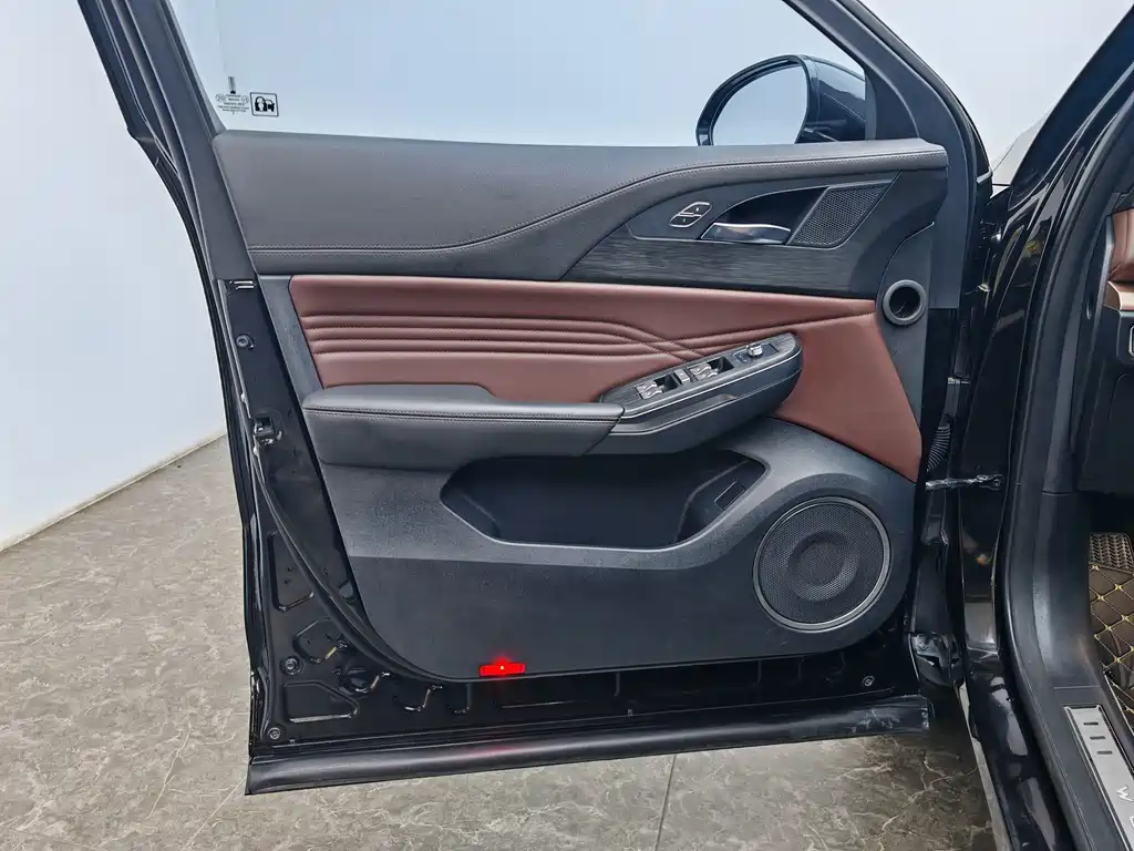 Wey Wey VV5 — миниатюра 19