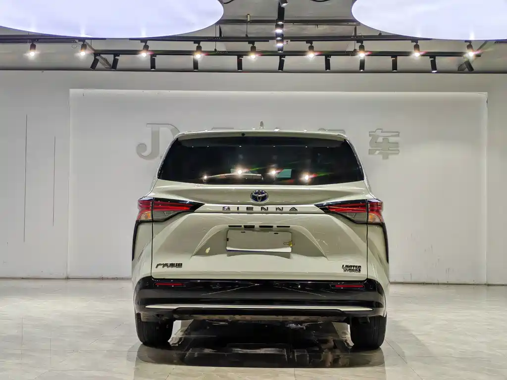 Toyota Sienna — миниатюра 16