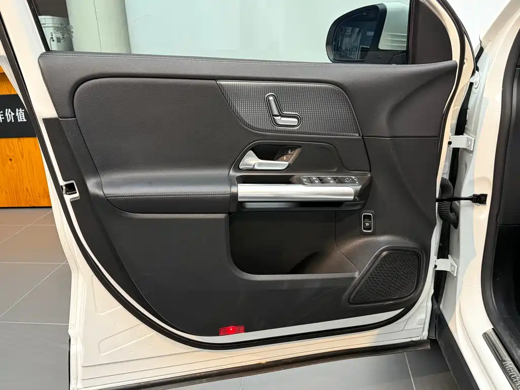 Mercedes-Benz GLA — миниатюра 11