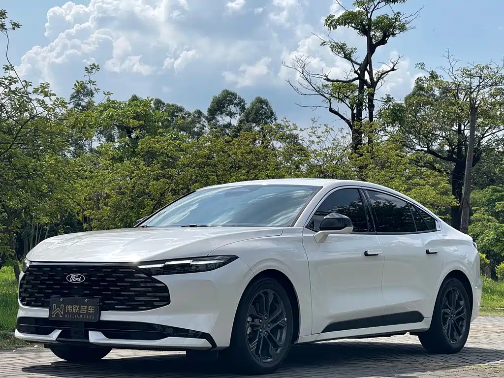 Заказать Ford Mondeo 2026 года за 3 915 661 ₽  из Китая