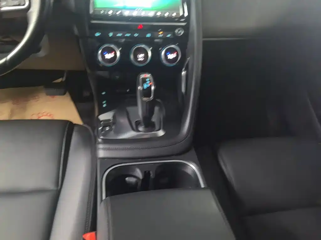 Jaguar E-PACE — миниатюра 14