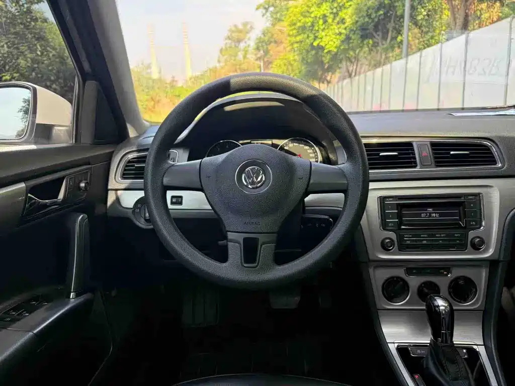 Volkswagen Lavida — миниатюра 6