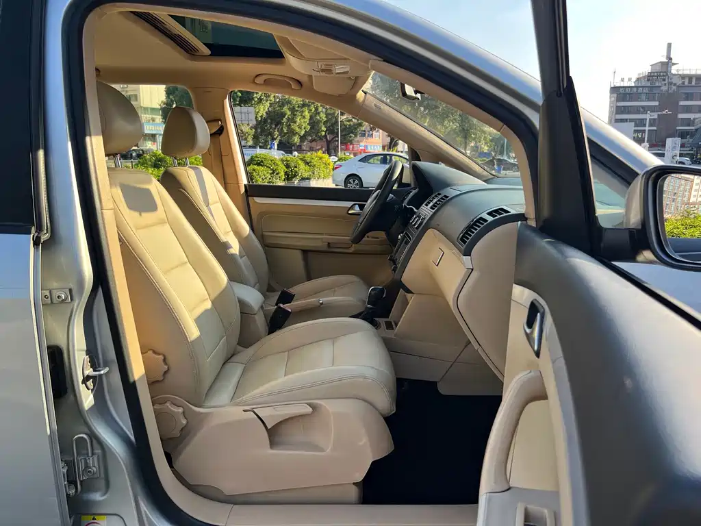 Volkswagen Touran — миниатюра 17