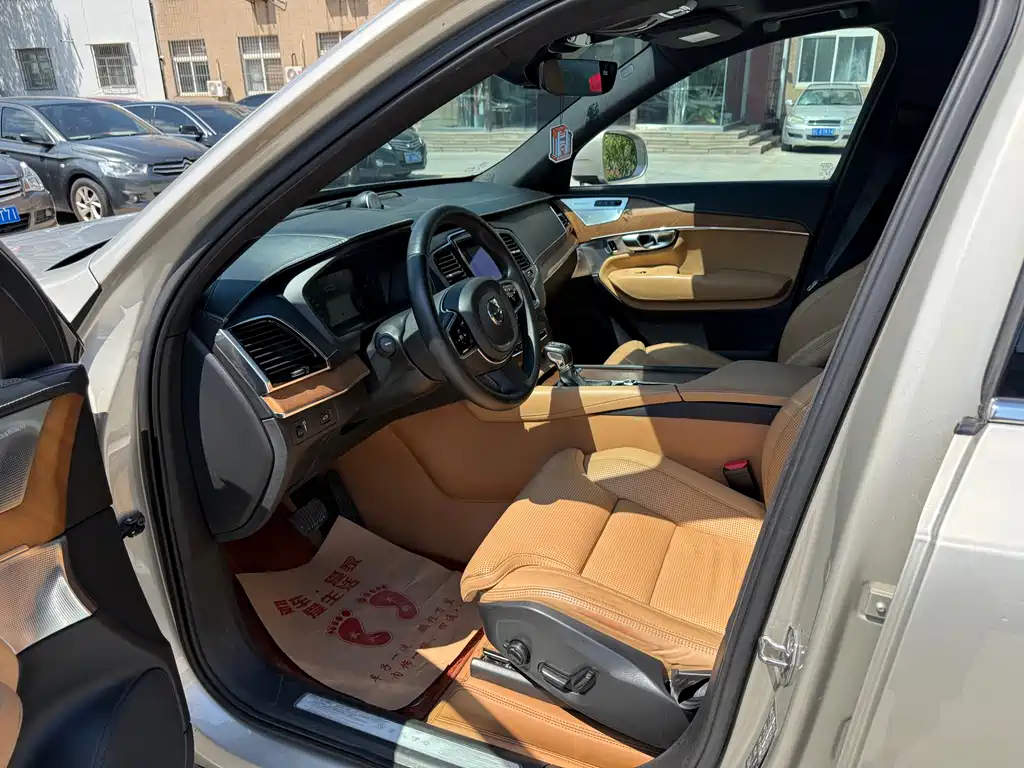 Volvo XC90 — миниатюра 4