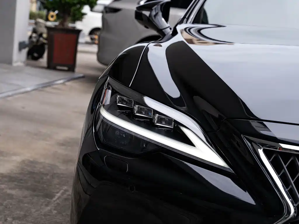 Lexus LS — миниатюра 6