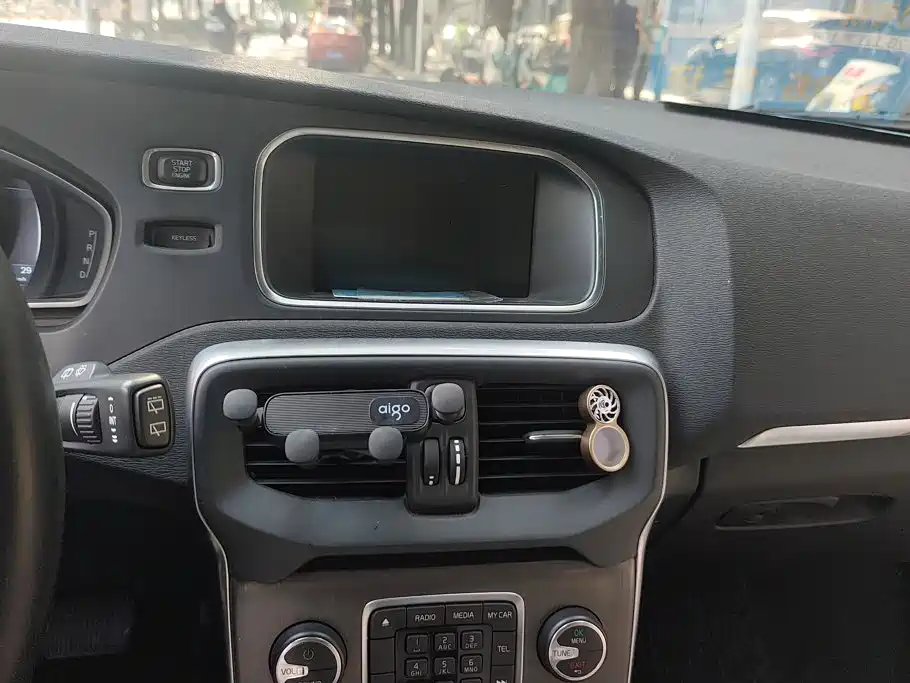 Volvo V40 — миниатюра 13