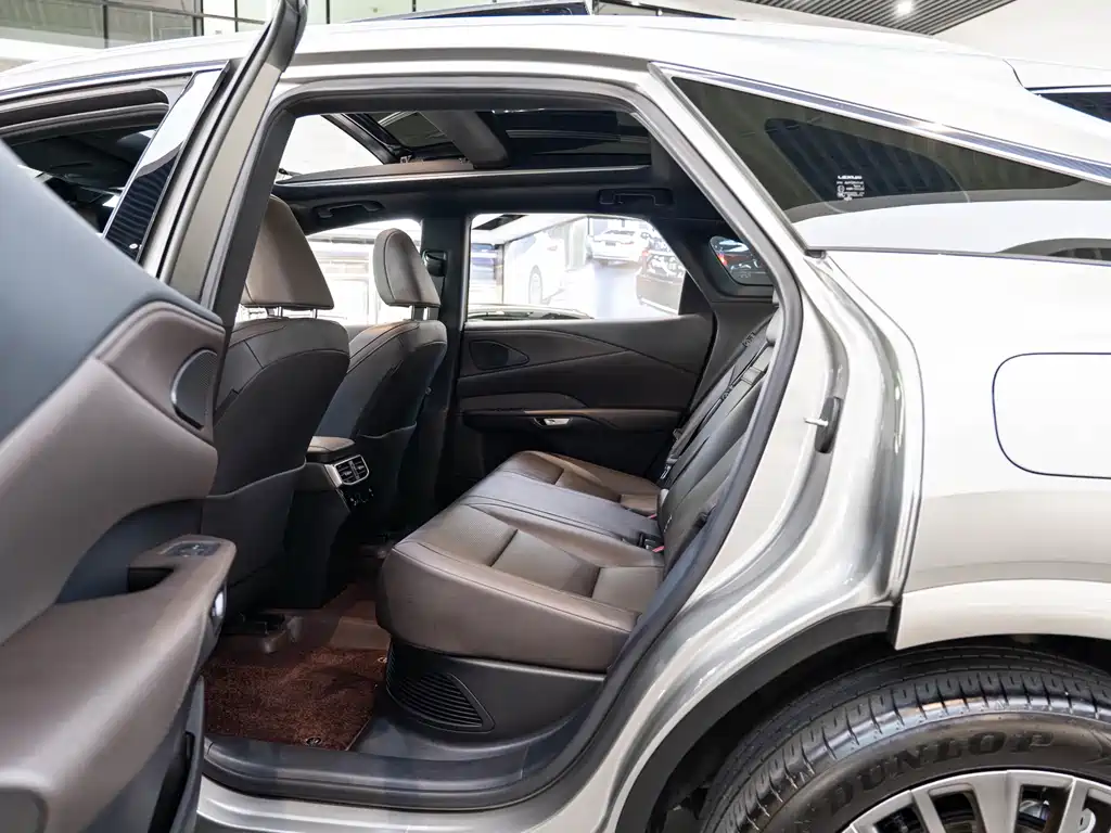 Lexus RX — миниатюра 10