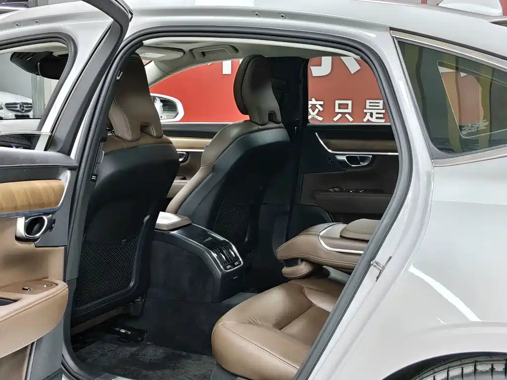 Volvo S90 — миниатюра 11