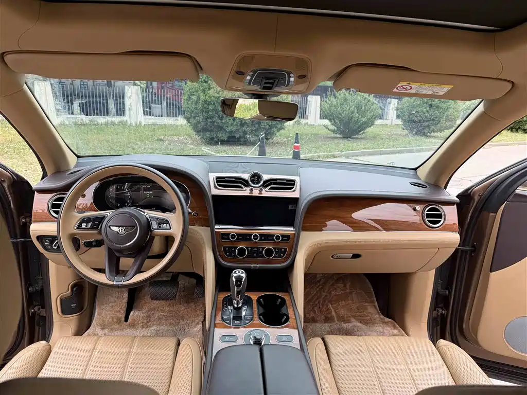 Bentley Bentayga PHEV 3.0T PHEV, фото 9