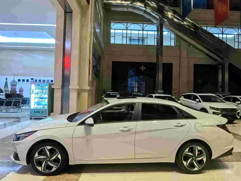 HYUNDAI ELANTRA