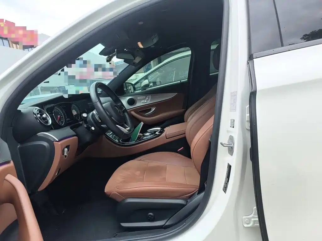 Mercedes-Benz E-Class — миниатюра 8