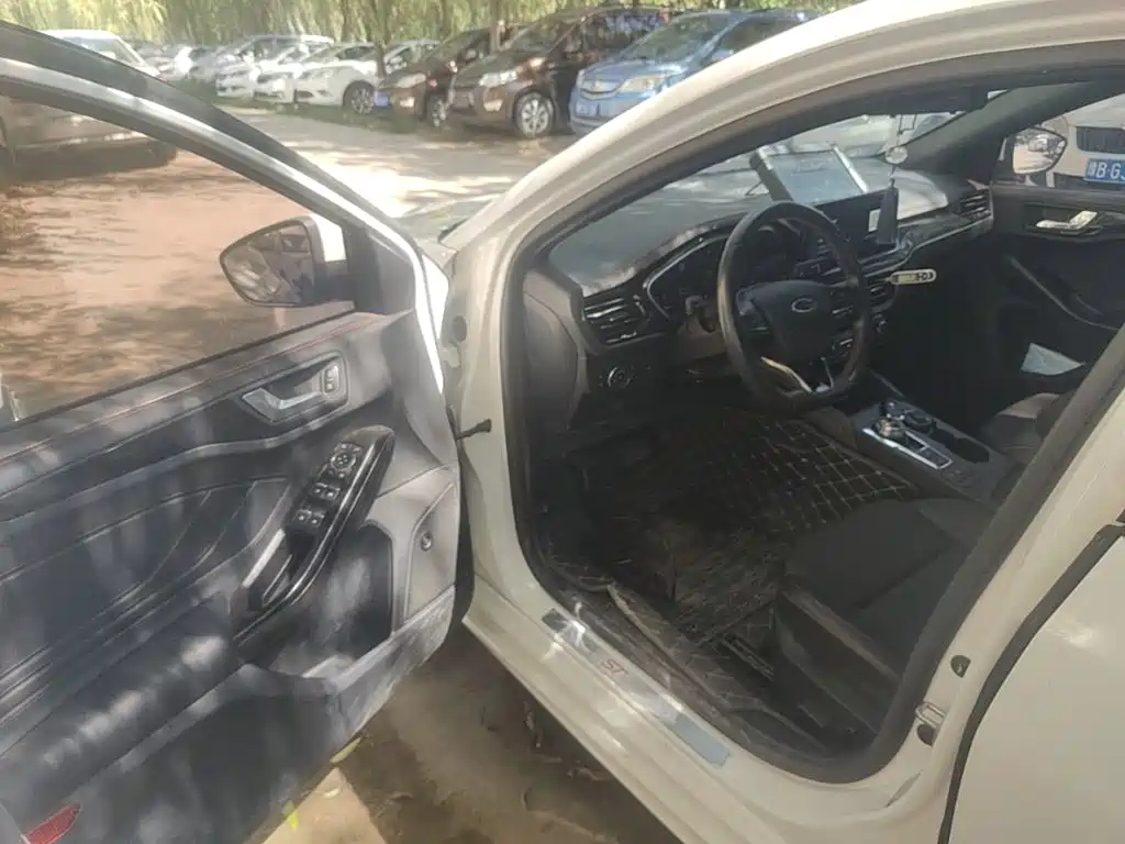 Ford Focus — миниатюра 16