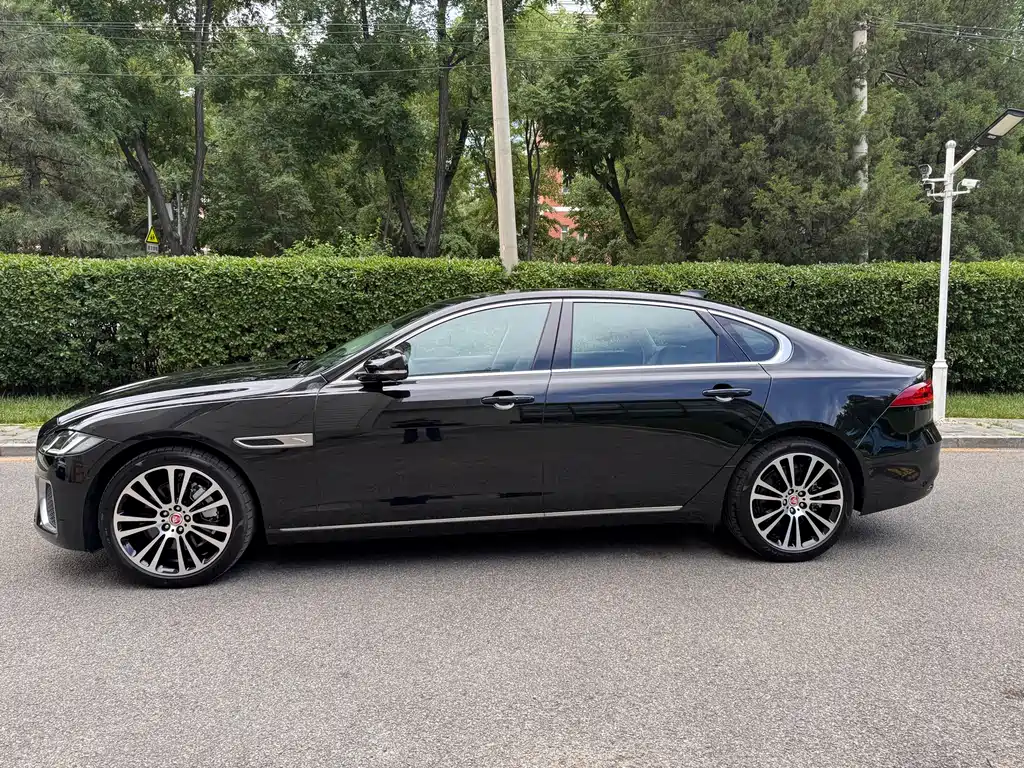Jaguar XFL 2025 2.0T P250 Premium Luxury