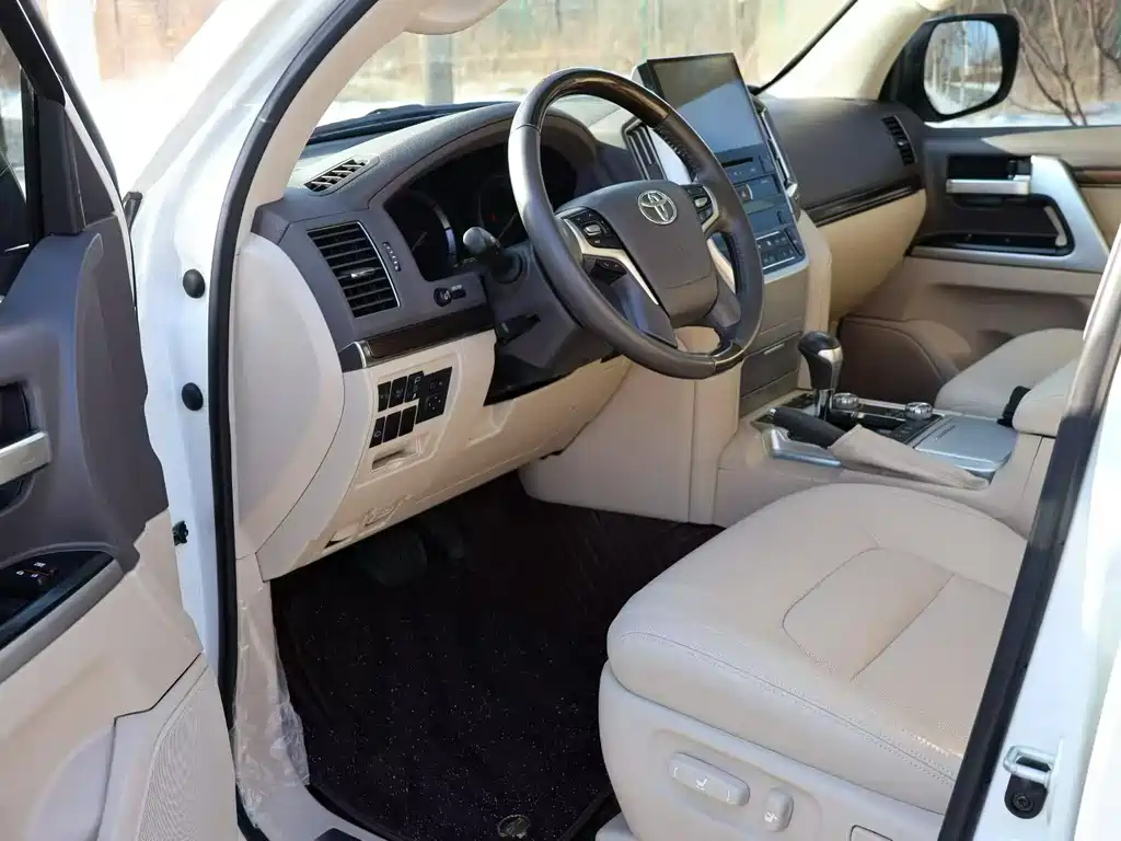 Toyota Land Cruiser 2020 5.7L AT