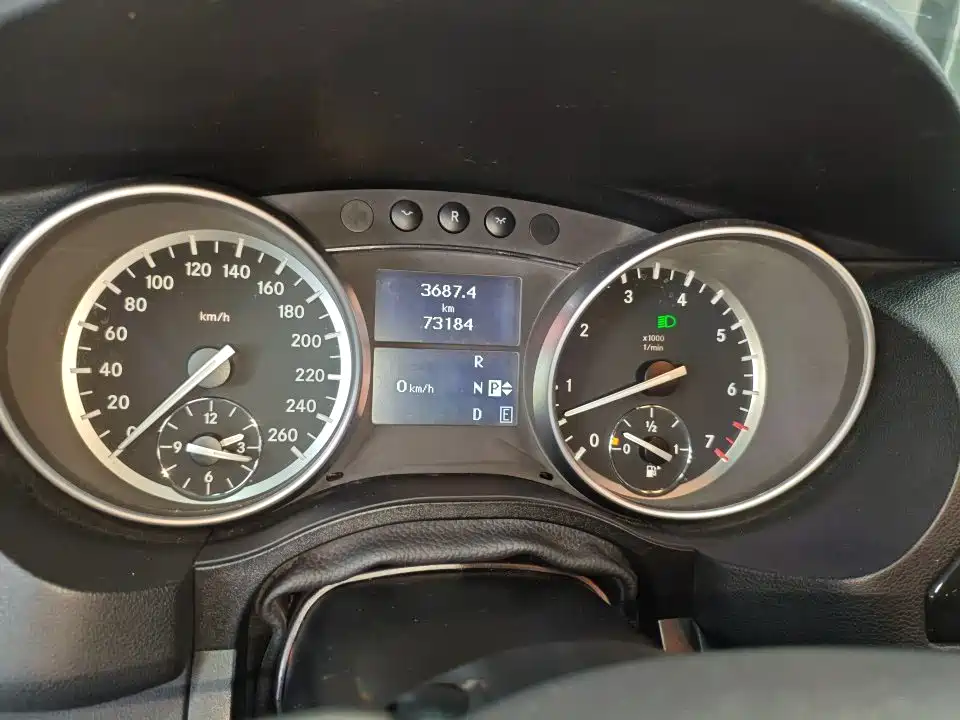 Mercedes-Benz R-Class — миниатюра 2
