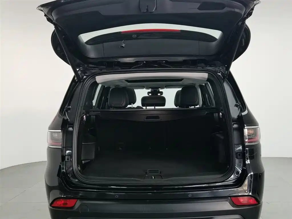 Jeep Commander — миниатюра 16