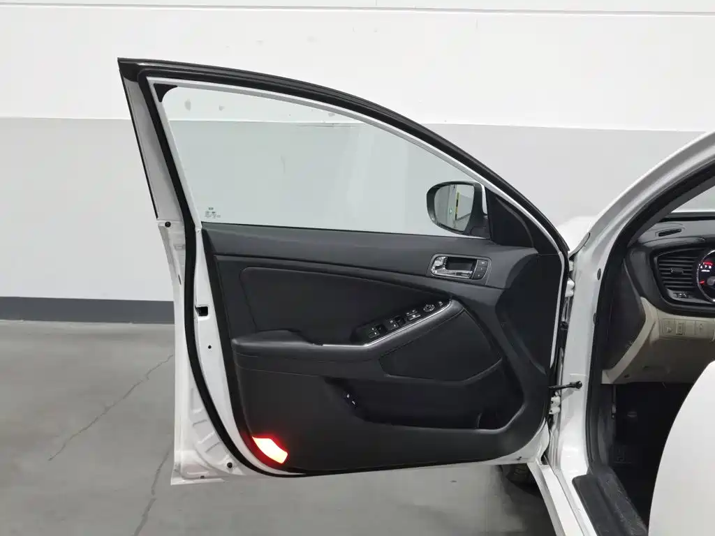 Kia K5 — миниатюра 8