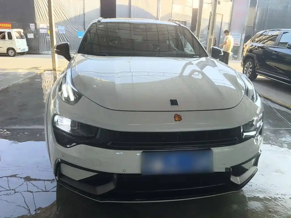 Lynk & Co 02 Hatchback — миниатюра 3
