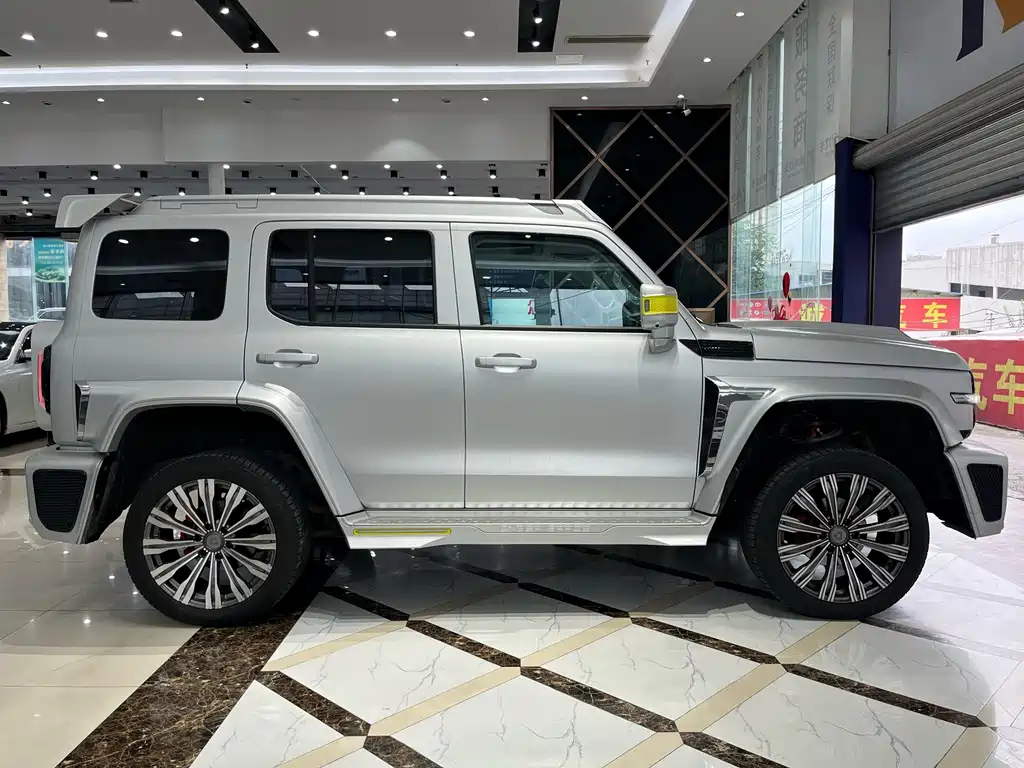 TANK CO CREATION TANK 300