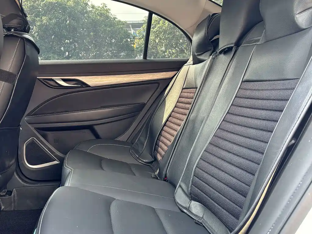 Geely Emgrand — миниатюра 11