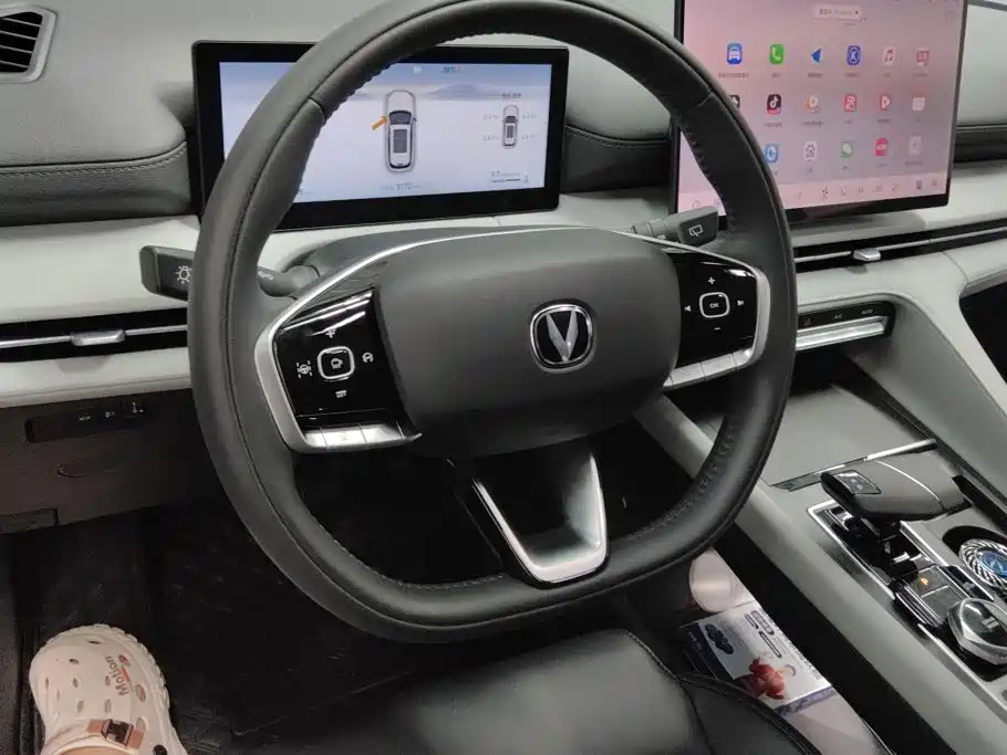 Заказать Changan 长安CS75PLUS 2026 года за 3 688 529 ₽  из Китая