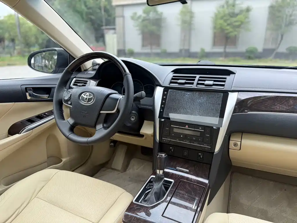 Toyota Camry — миниатюра 12