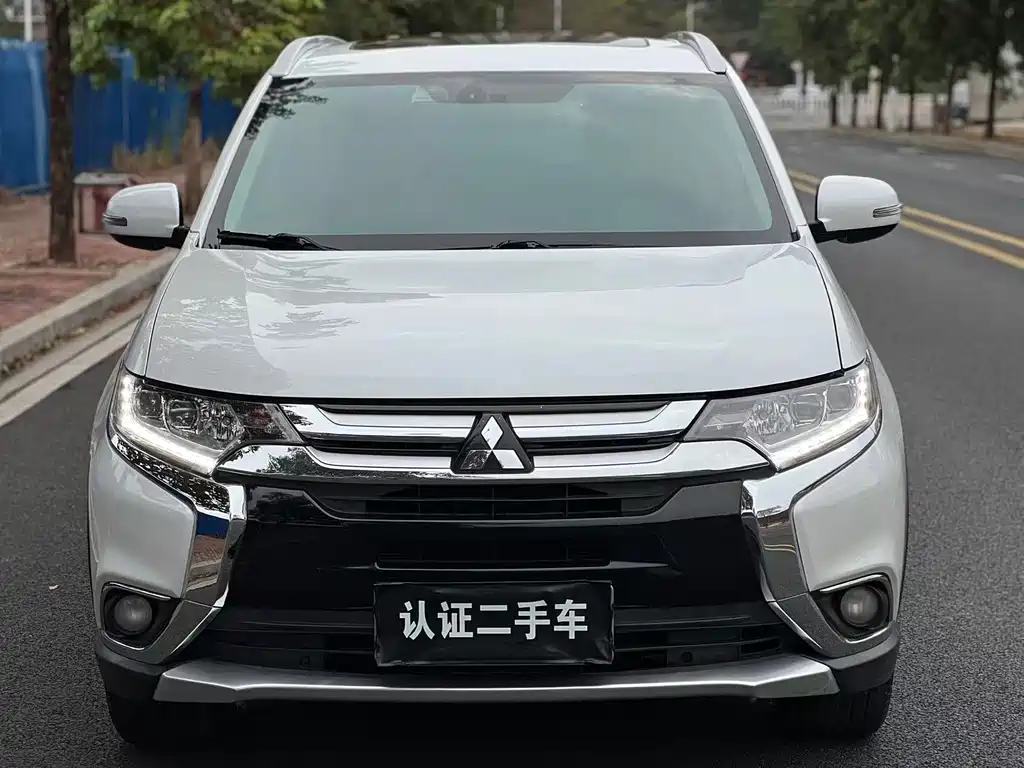 MITSUBISHI OUTLANDER