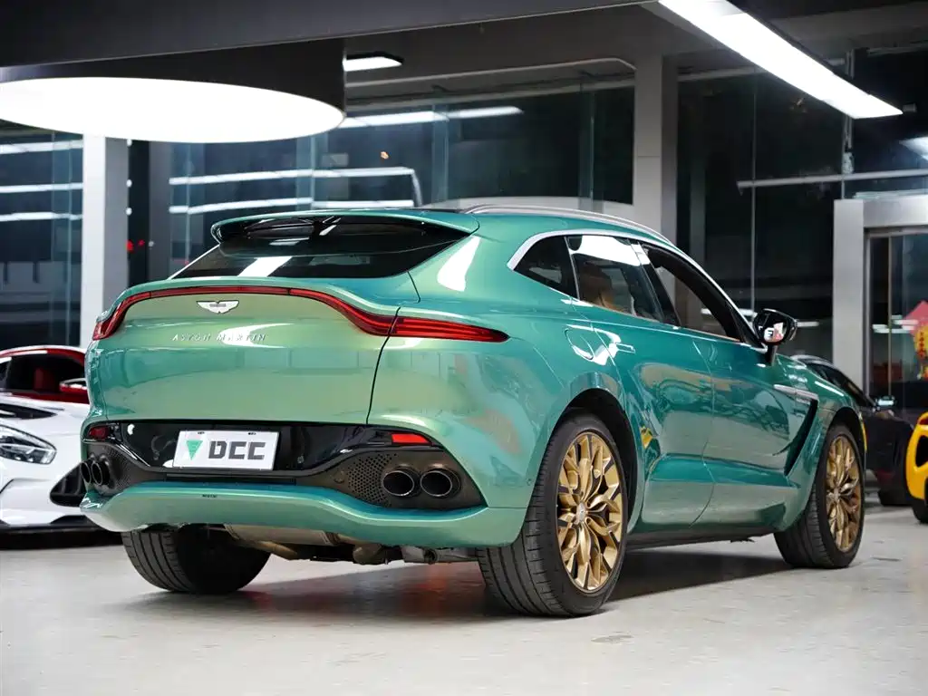 Aston Martin DBX 2023 3.0T STRAIGHT-SIX