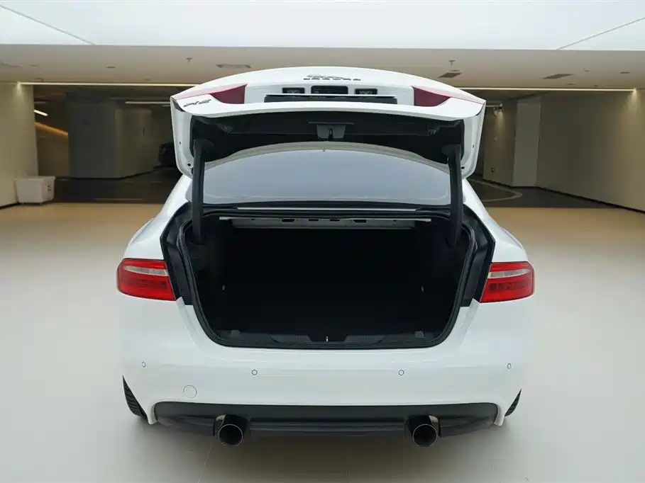 Jaguar XE 2015 2.0T 240PS R-Sport