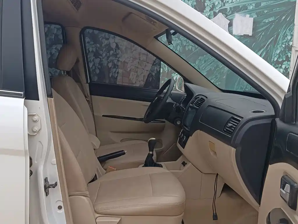 Dongfeng 370 2016 1.5L MT Ⅱ 7 мест